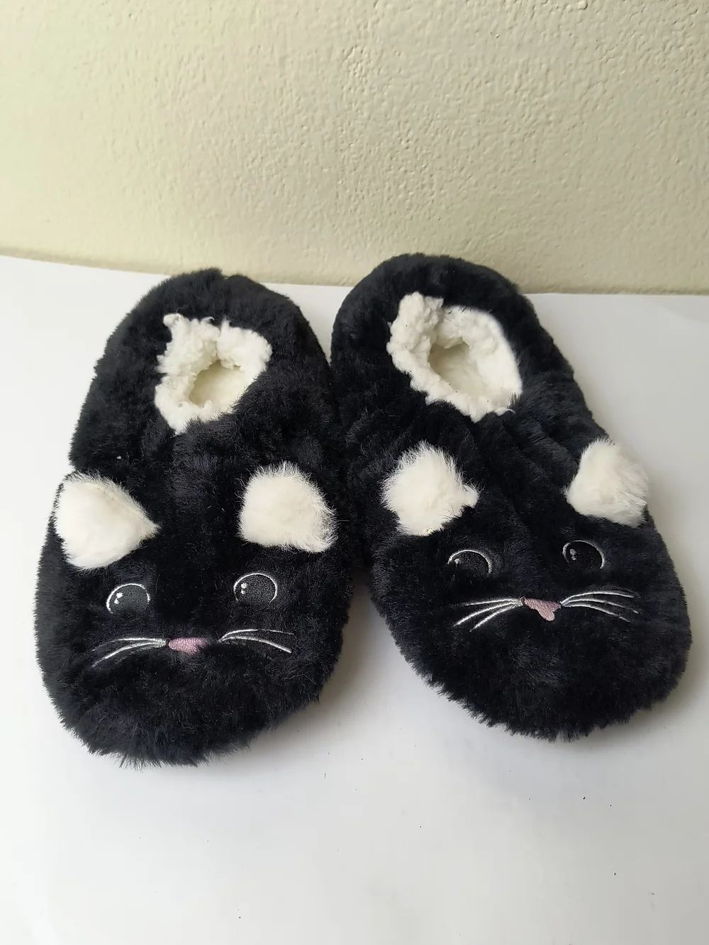 Black 5 Big Girl Cat Plush Indoor Slippers
